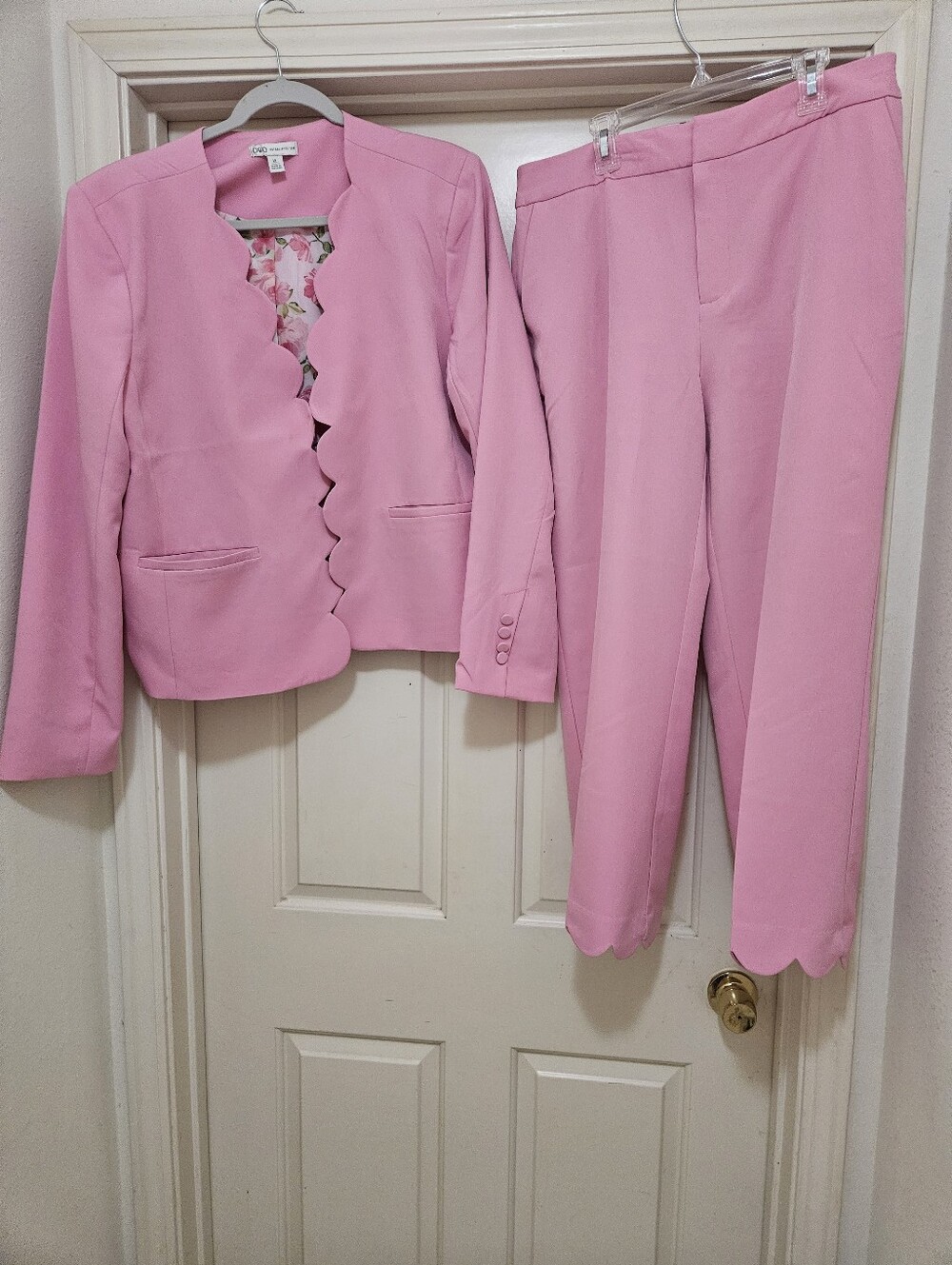 Scallop-Edge Pink Crock Trousers with Matching Jacket - Women's Two-Piece Set